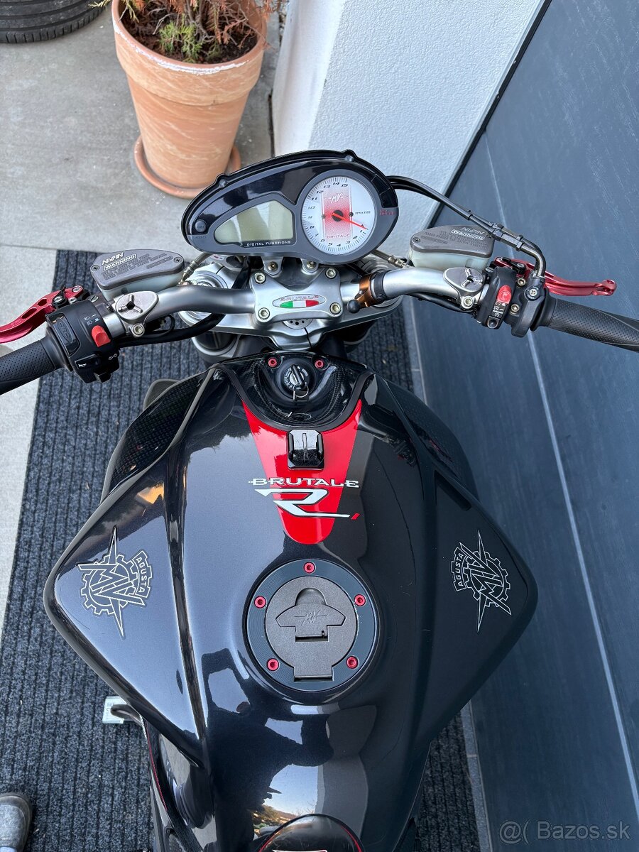 MV Agusta Brutale 910R - 17