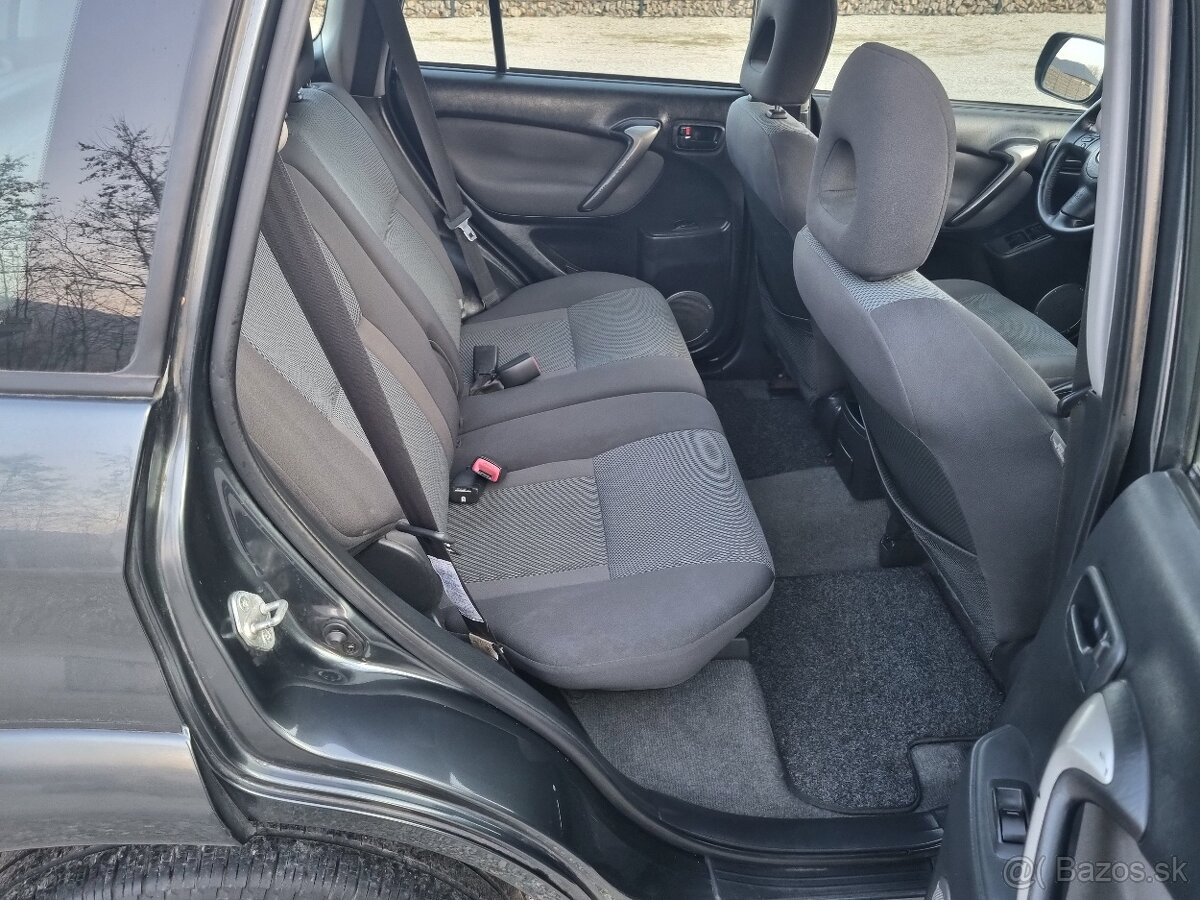 TOYOTA RAV4 2,0D4D 4x4 - 17