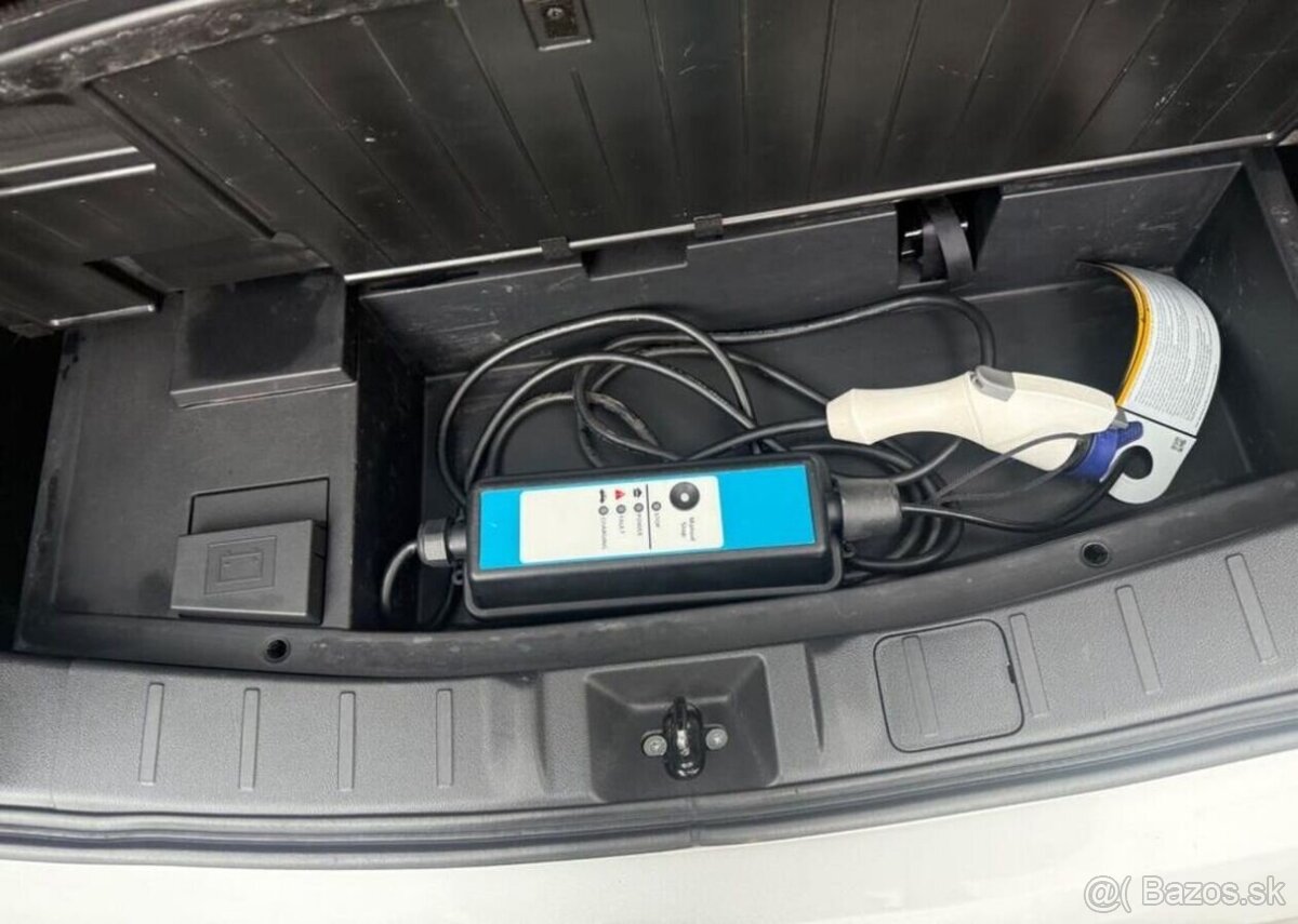 Mitsubishi Outlander 2,4 PHEV Top 4WD odpočet DPH benzín - 17