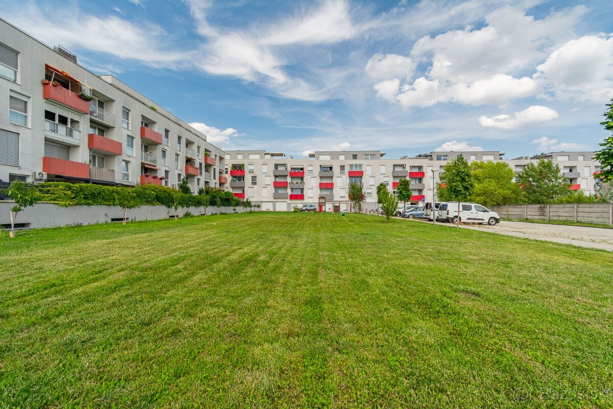 Na prenájom | 2 izbový byt s loggiou - Silvánová ul. - 17