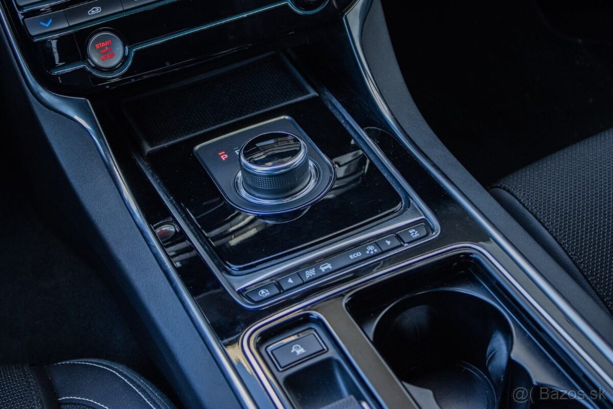 Jaguar XE 2.0 I4D R-SPORT AWD / DPH - 17