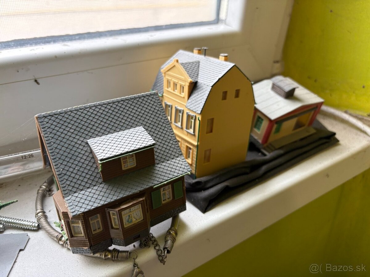 Vláčiky TT - dráha, mesto, budovy, stromy, príslušenstvo - 17