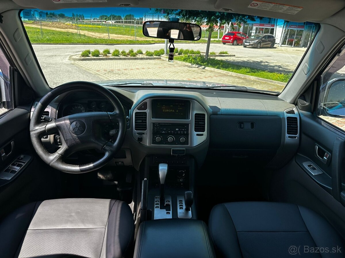 Mitsubishi Pajero - 17