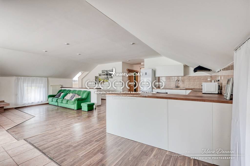 polyfunkčný objekt so 4-izbovým bytom v obci Pavlice - 17