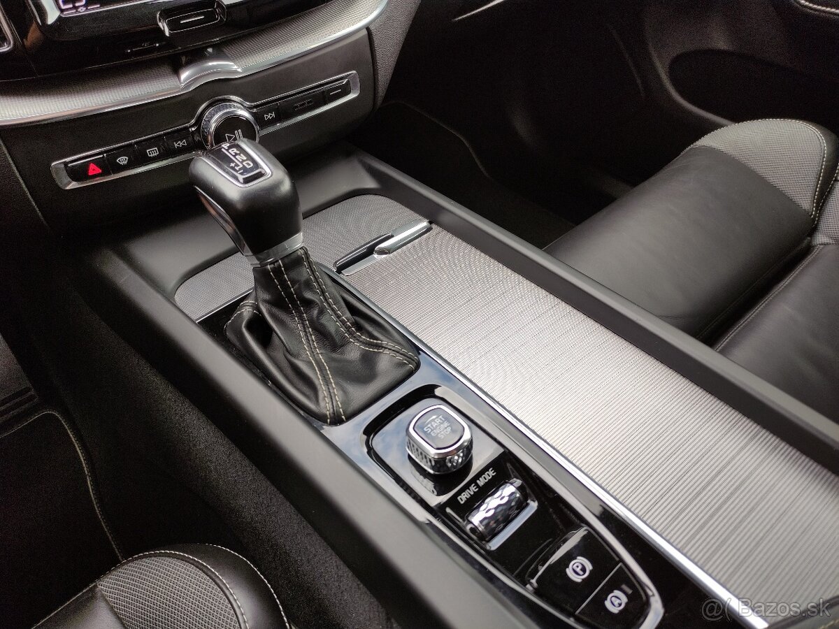 Volvo XC60 D4 R DESIGN FullLED KAMERA PANORAMA - 17