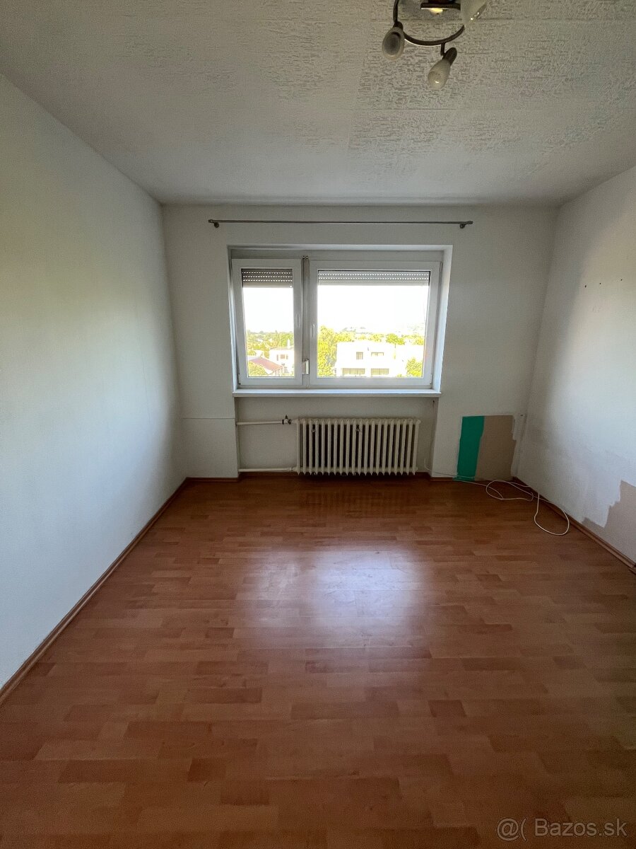 V Štúrove na predaj 5 izbový RD - 17