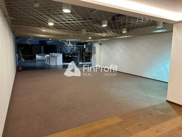 Na prenájom obchodné priestory so zvýhodneným nájomným vo vý - 17