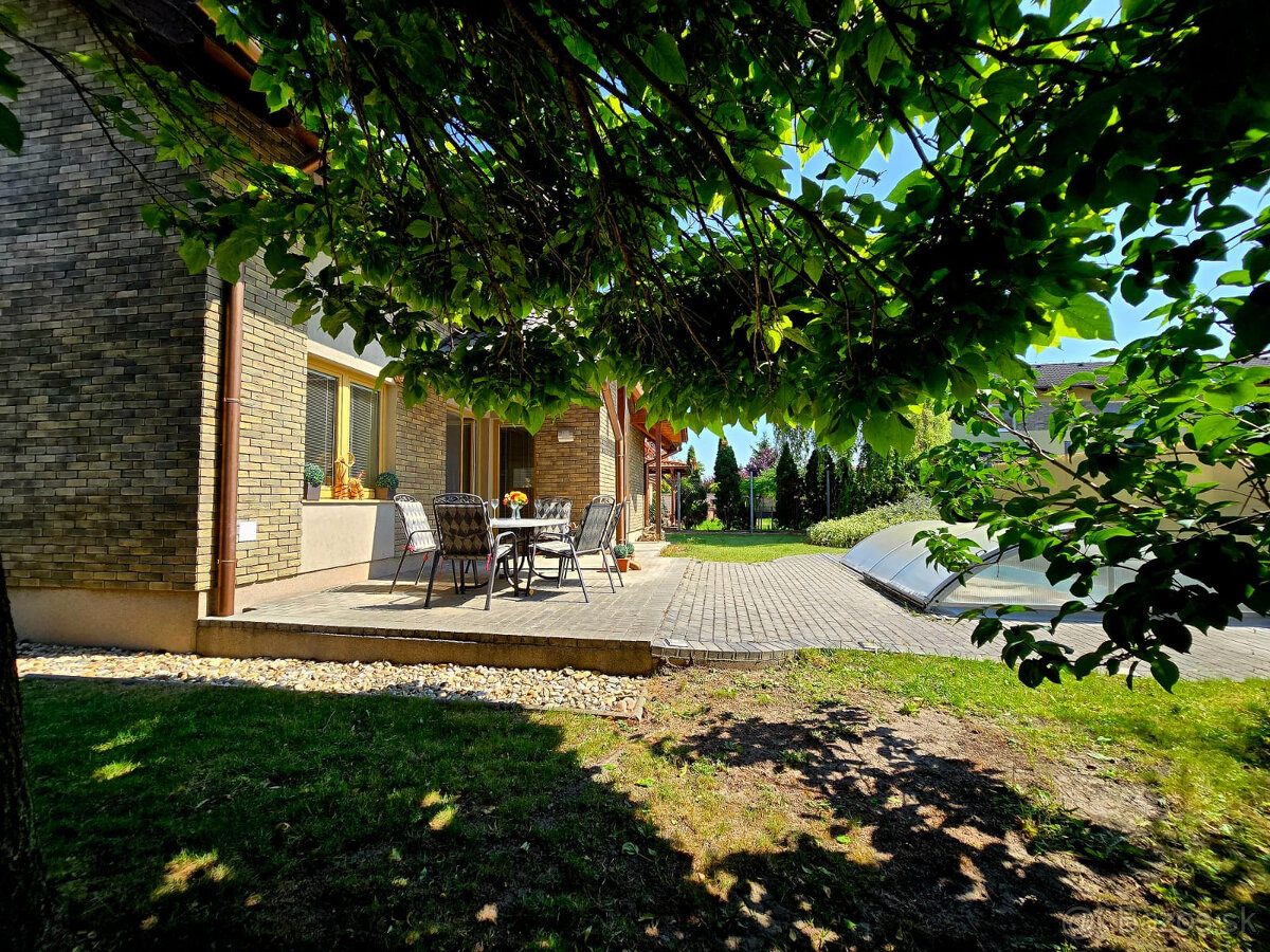 5 izbový rodinný dom Chorvátsky Grob s garážou, bazénom, krb - 17