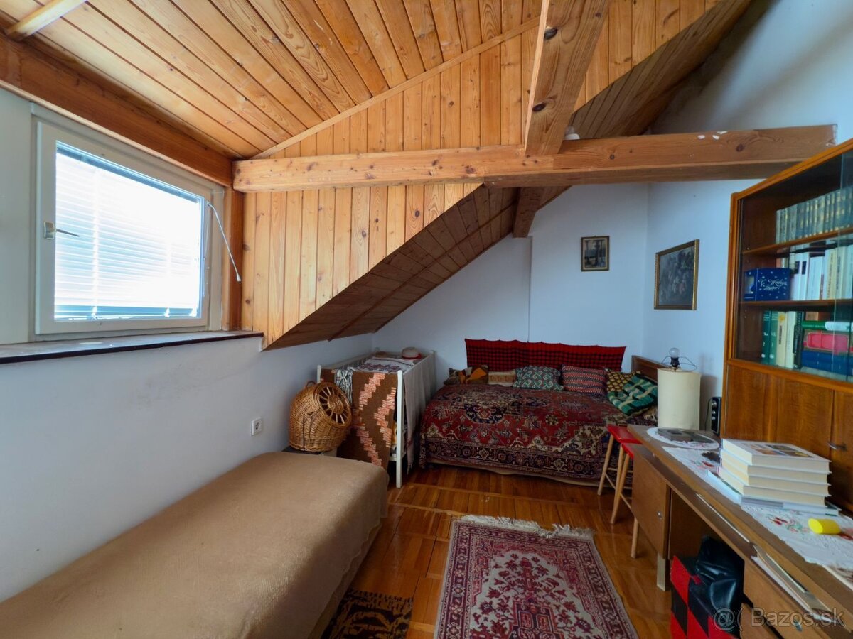 MAĎARSKO - GONC 6 IZBOVÝ POSCHODOVÝ RD S TERASOU, PIVNICOU, - 17