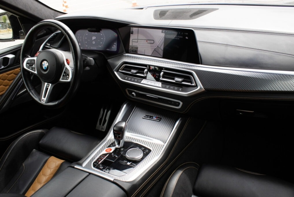 BMW X6 M Competition z roku 2021 - 17