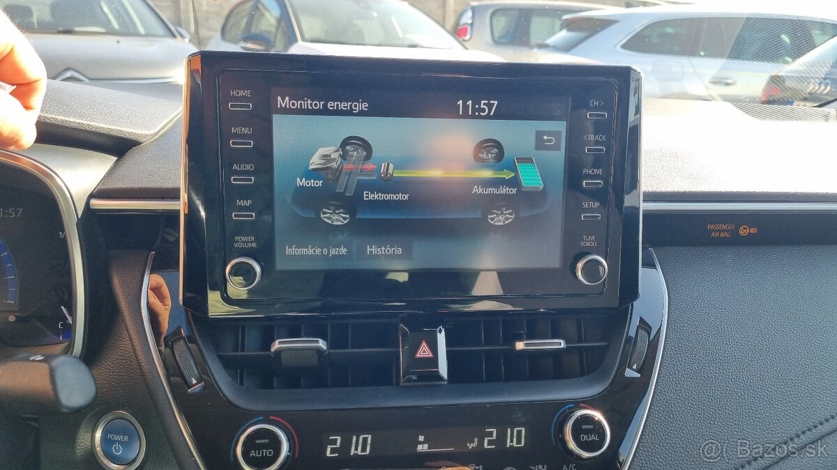 Toyota Corolla sedan 1,8 hybrid Comfot Tech + Techpack 72KW - 17