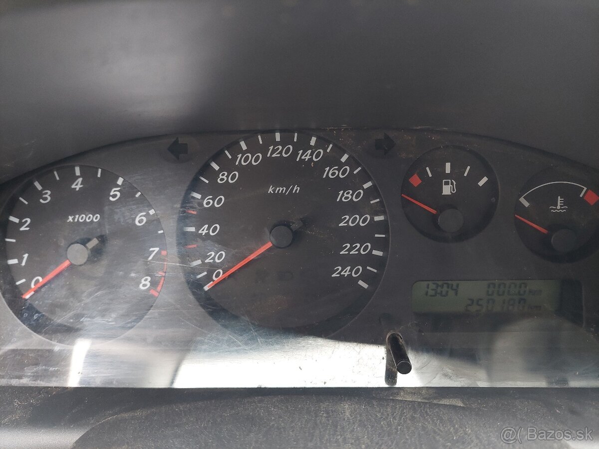 Nissan ALMERA II 1.5 benzín sedan - 17