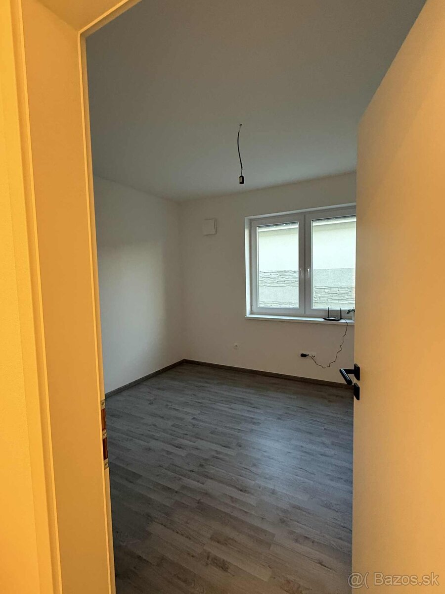 Rodinný dom v obci Trávnik - 17