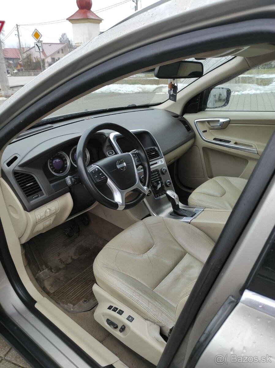 Volvo XC 60 D5 158kW ,Panorama, Webasto 4x4 - 17