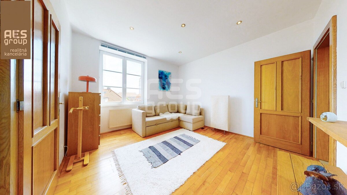 PRENÁJOM, JEDINEČNÝ 4 IZBOVÝ BYT, SMETANOVA, BRATISLAVA – ST - 17