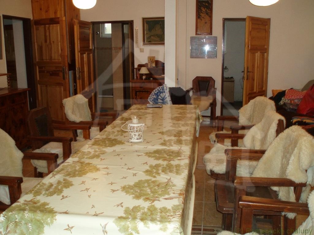 Štýlovo prerobený dom na bývanie a budova na podnikanie - 17