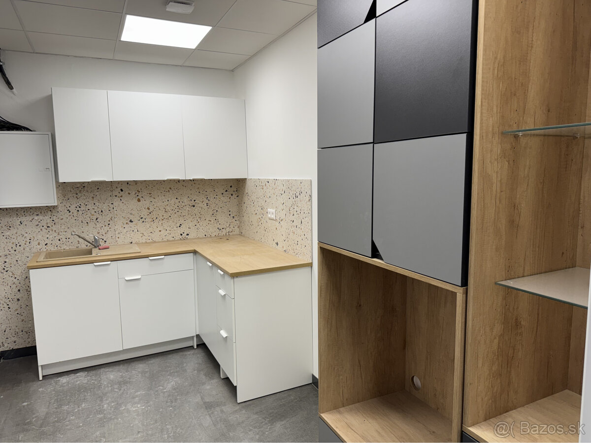 Prenájom showroomu 213 m² v obchodnom centre NEW LIVING CENT - 17