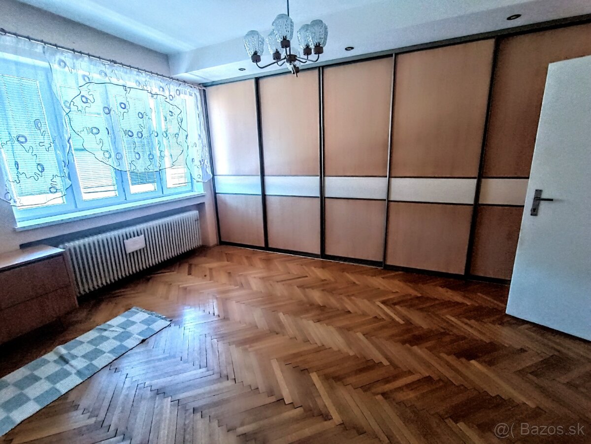 Exkluzívny 4-izbový byt v historickom srdci mesta - Žilina - 17