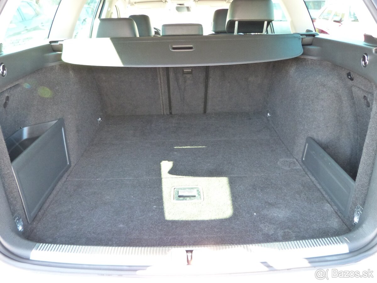 Volkswagen Passat Variant 3.2 V6 Sportline 4-Motion DSG - 17