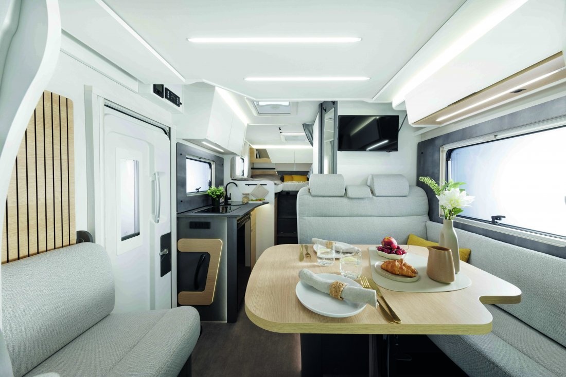 NOVÁ ALKOVNA AHORN CAMP A 690 2026 – RENAULT MASTER - 17