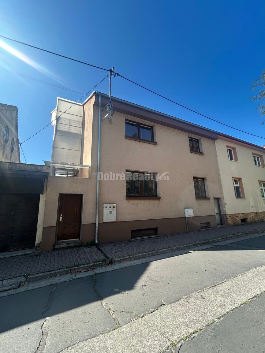 Prenájom 3izb bytu pri Gymnáziu - 17