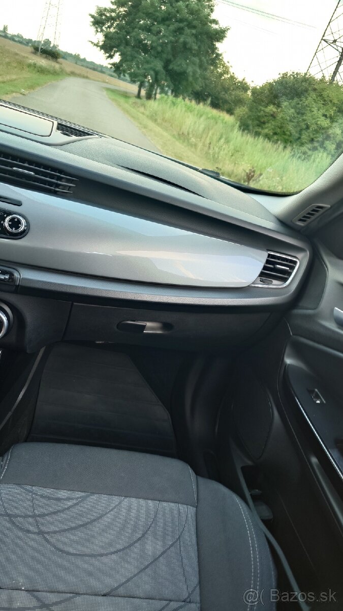 Predám Alfa Romeo Giulietta 1.6 JTD Distinctive - 17