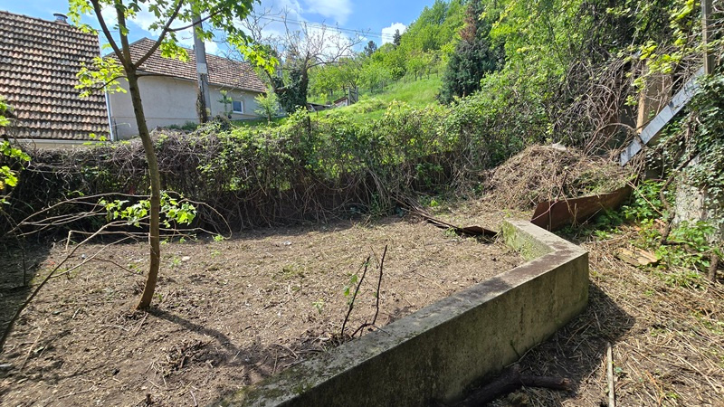 Rodinný dom v obci Pukanec na ul. SNP - poz. 427 m2 - 17