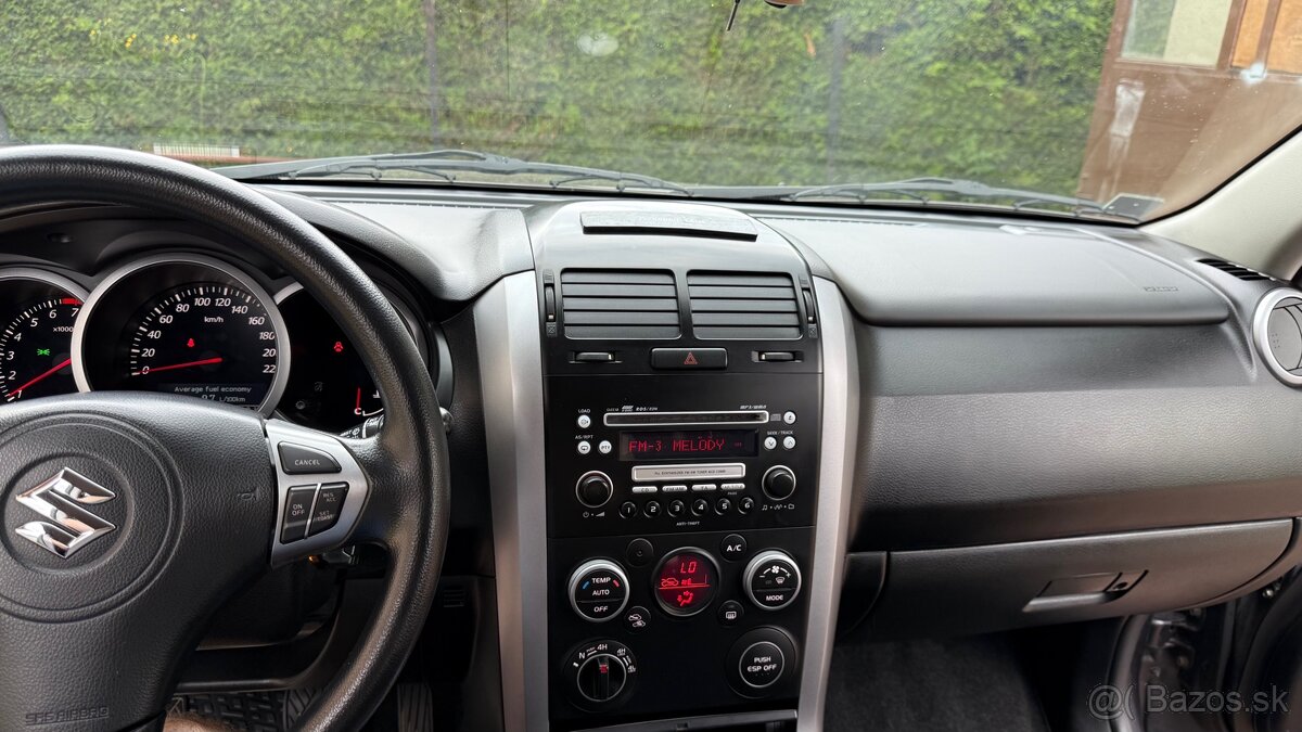 Suzuki Grand Vitara 2.4i, benzin + LPG - 17