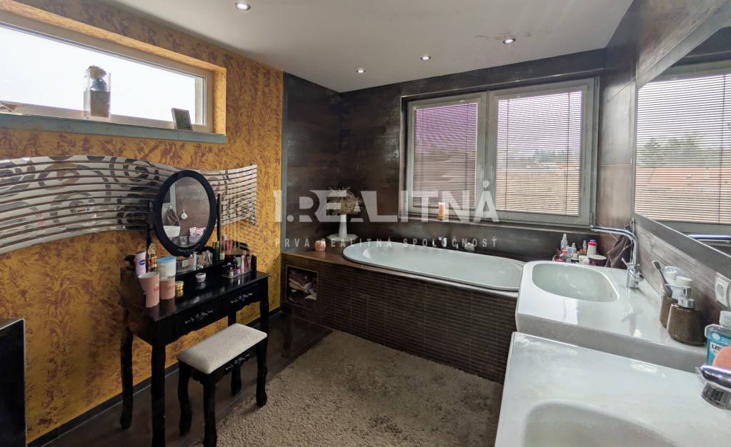 EXKLUZÍVNY 5-IZBOVÝ MEZONET SO STREŠNOU TERASOU, ZVOLEN, 164 - 17