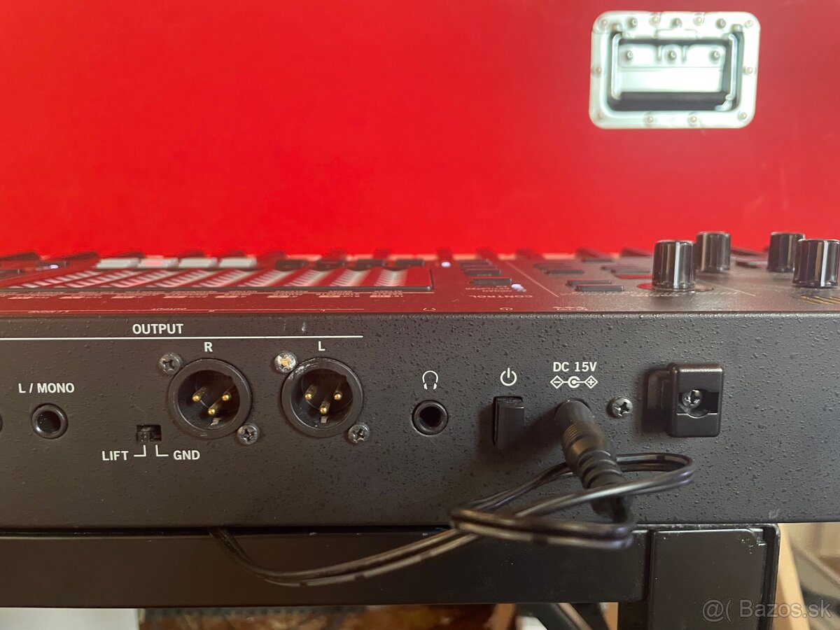 Vox Continental 73 BK + case - 17