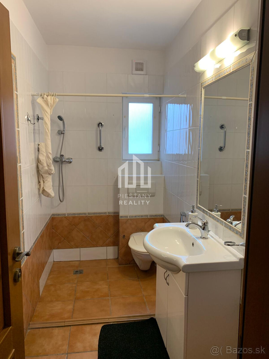 NOVINKA zariadený RD v Banke s terasou, altánkom a samosta - 17