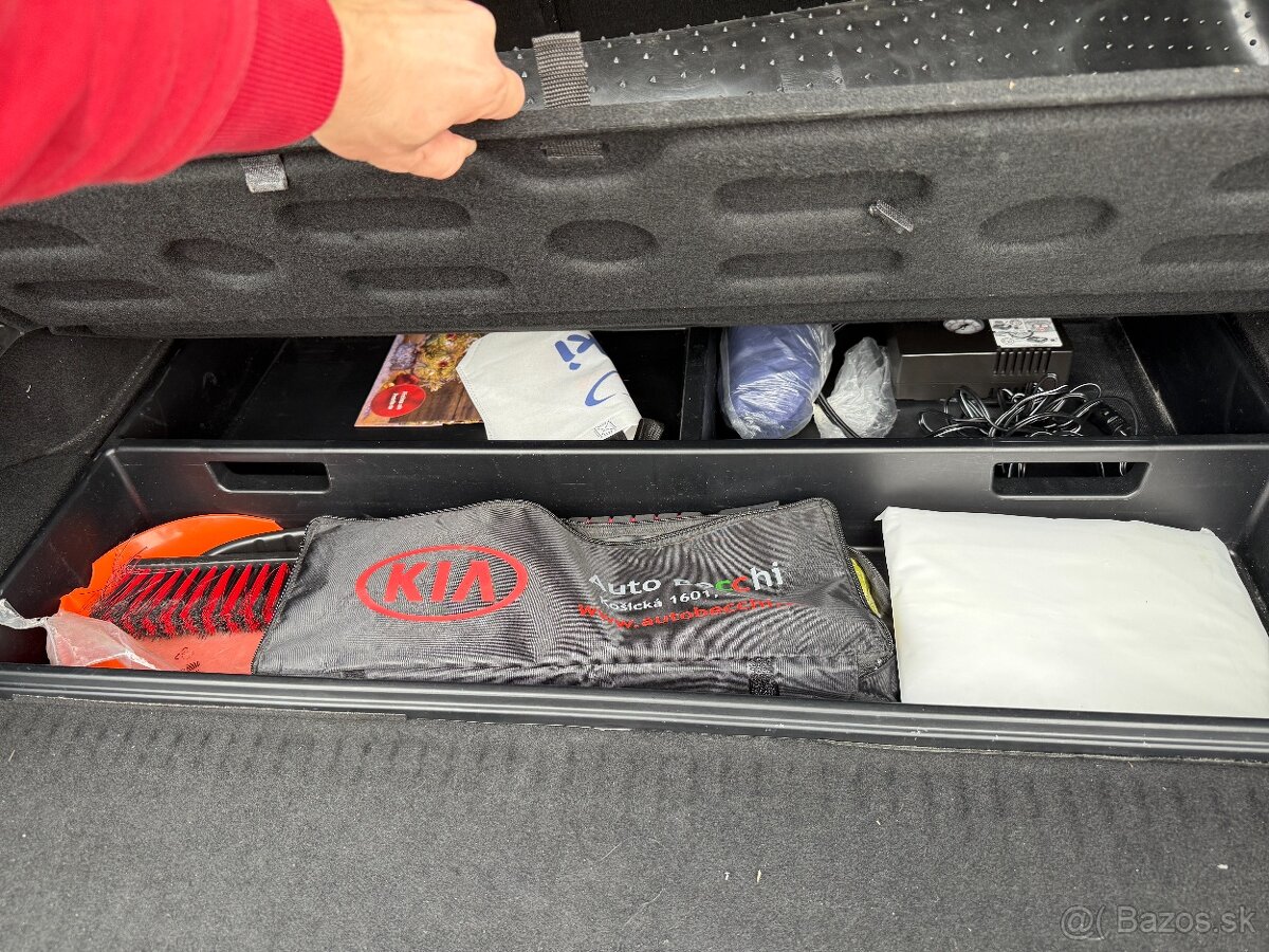 ia Ceed SW 1.6 CRDi 100 kW – First Edition A/T - 17