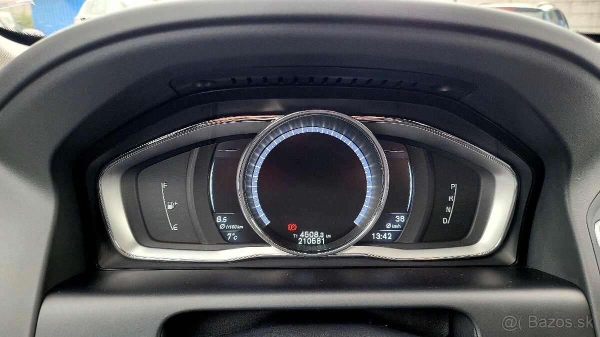 Volvo XC60 2.4 D5 -158kw AWD 4x4 - 17