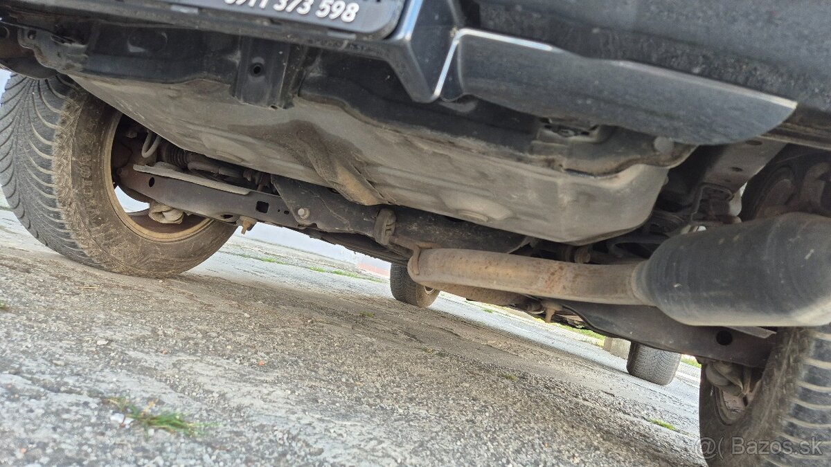 Toyota RAV4 2.2 D-4D 135 Base dovoz Taliansko - 17