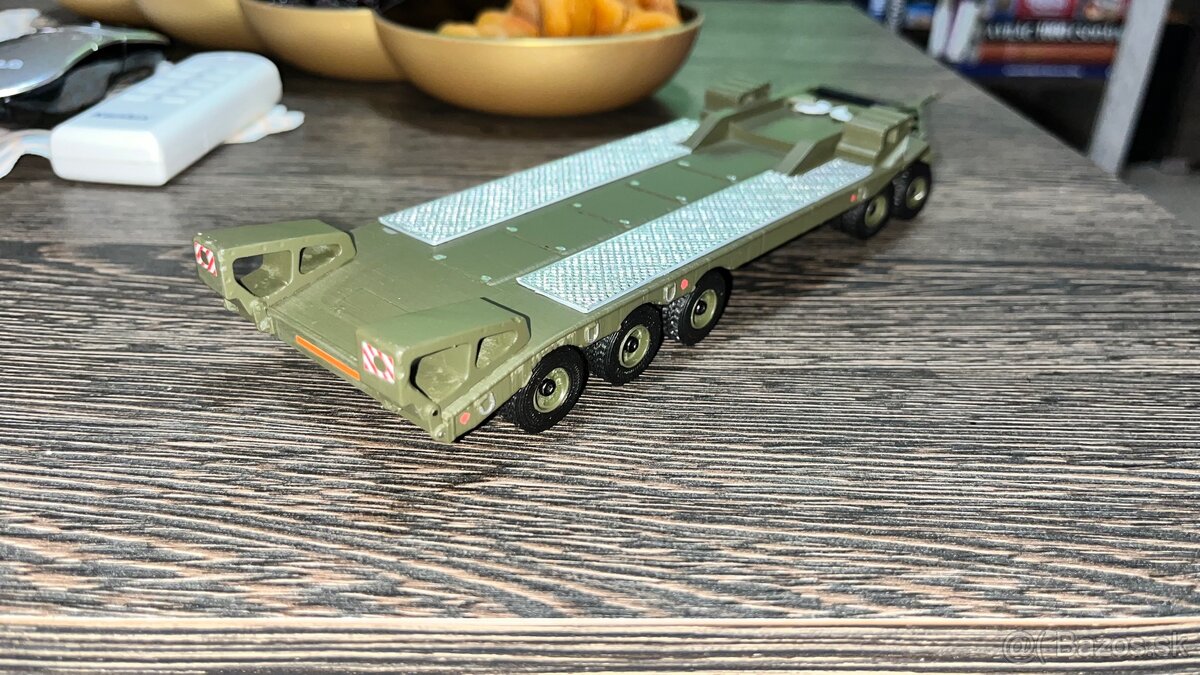 Model Tatra 813 8x8+podvalník P-50+tank T64B - 17