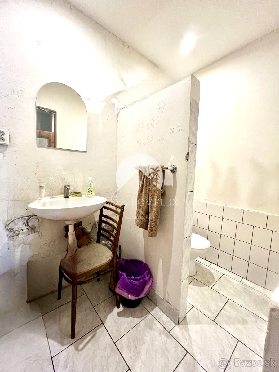 Reality KOMPLEX s.r.o. ponúka na PREDAJ priestranný 5-izbový - 17