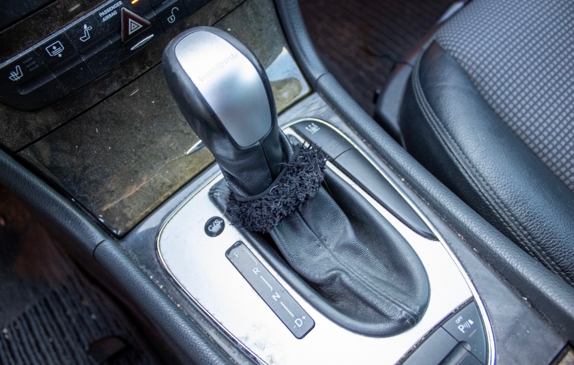 Mercedes-Benz E 320 Benzín 4x4 - 17