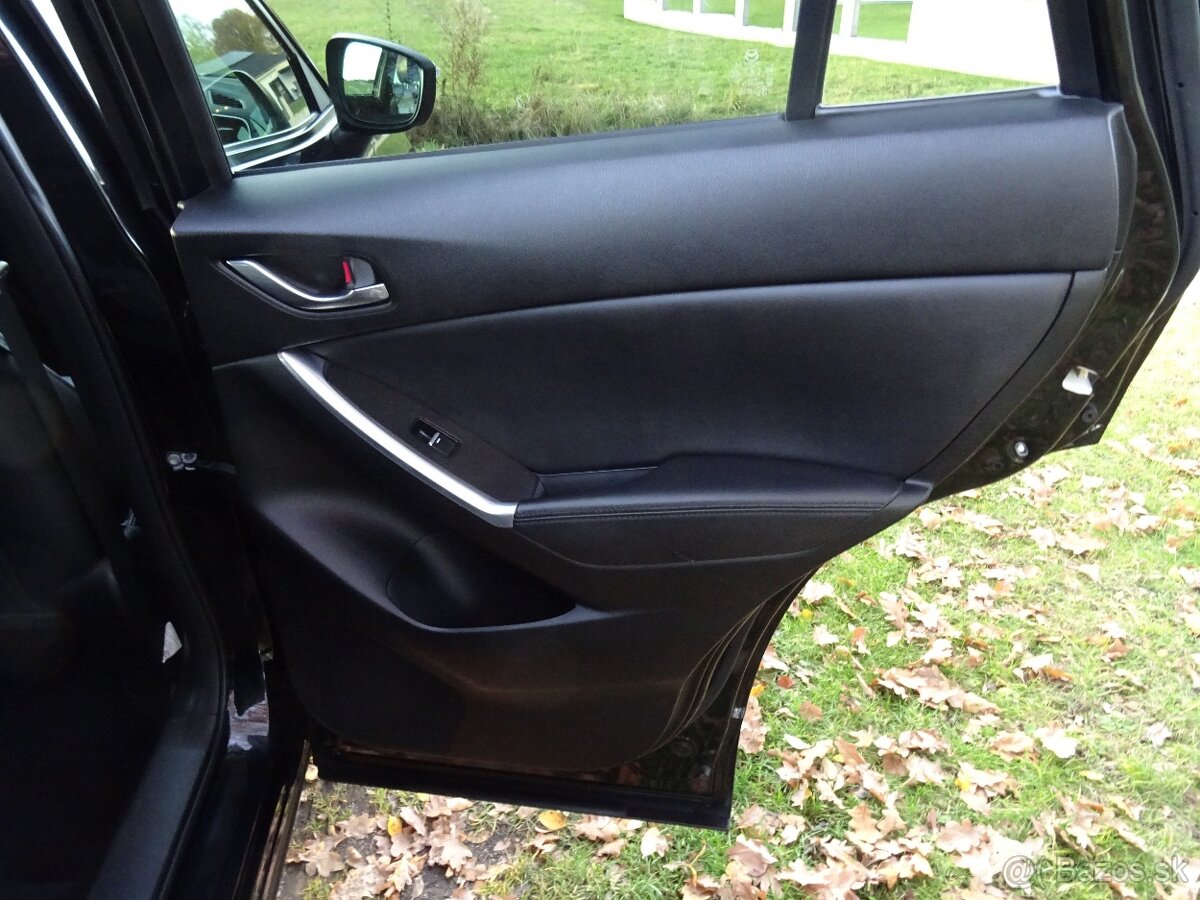 Mazda CX-5 2,2 Skyactiv-D 4x4 129kW tažné, pěkná výbava - 17