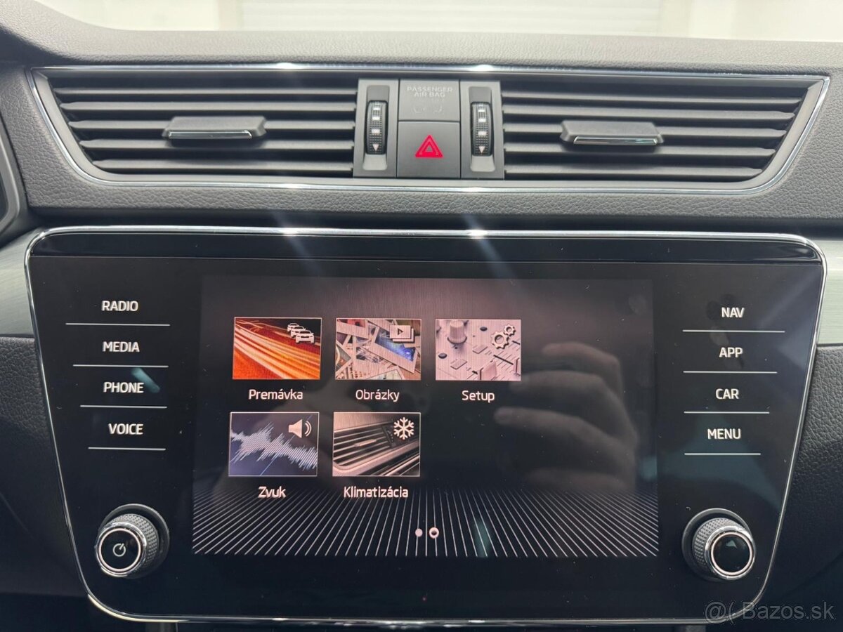 Superb Combi 2,0 TDI Style 110kW Ťazné Top stav - 17