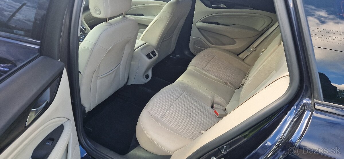 Opel Insignia ST 2.0 CDTI S S Innovation AT8 - 17