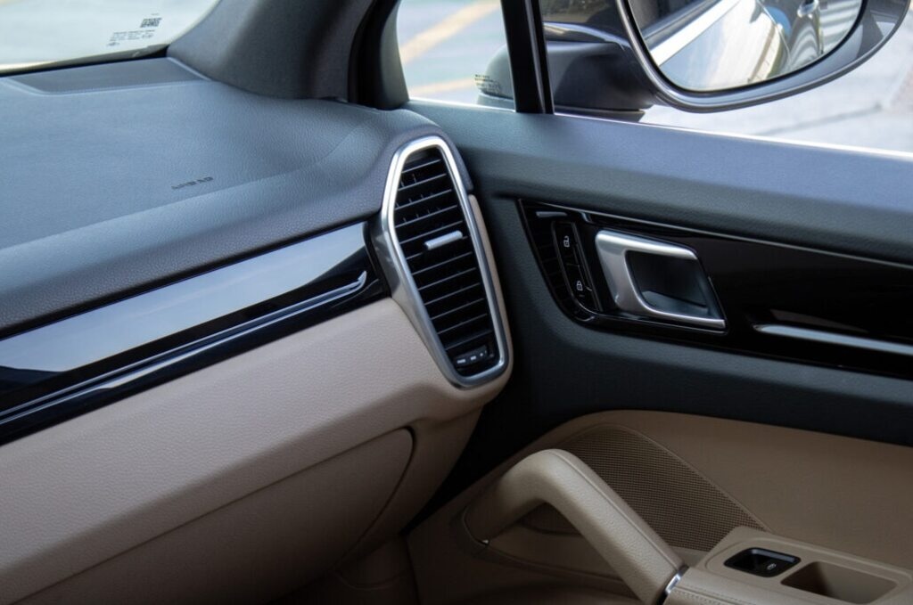 Porsche Cayenne 4x4 AT/8 - 17