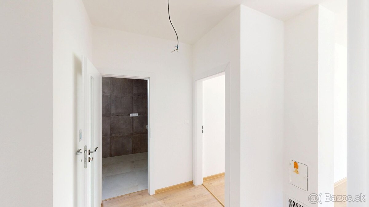 PINK Reality POSLEDNÝ VOĽNÝ DOM NA PREDAJ Moderné a pokojné - 17