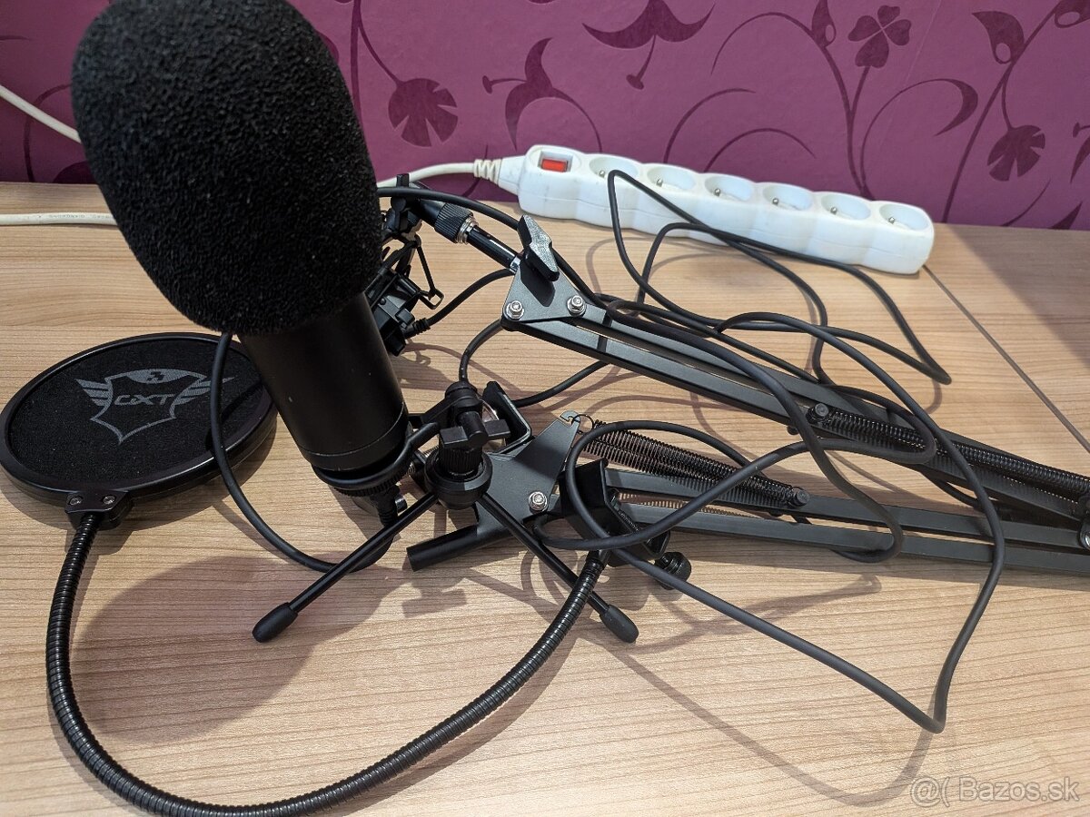 Kompletná herná zostava – PC + 3 monitory + príslušenstvo - 17