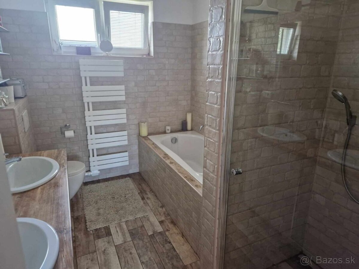 4-izbový bungalow - 100m2 + terasa 18 m2, pozemok 796 m2, Ko - 17