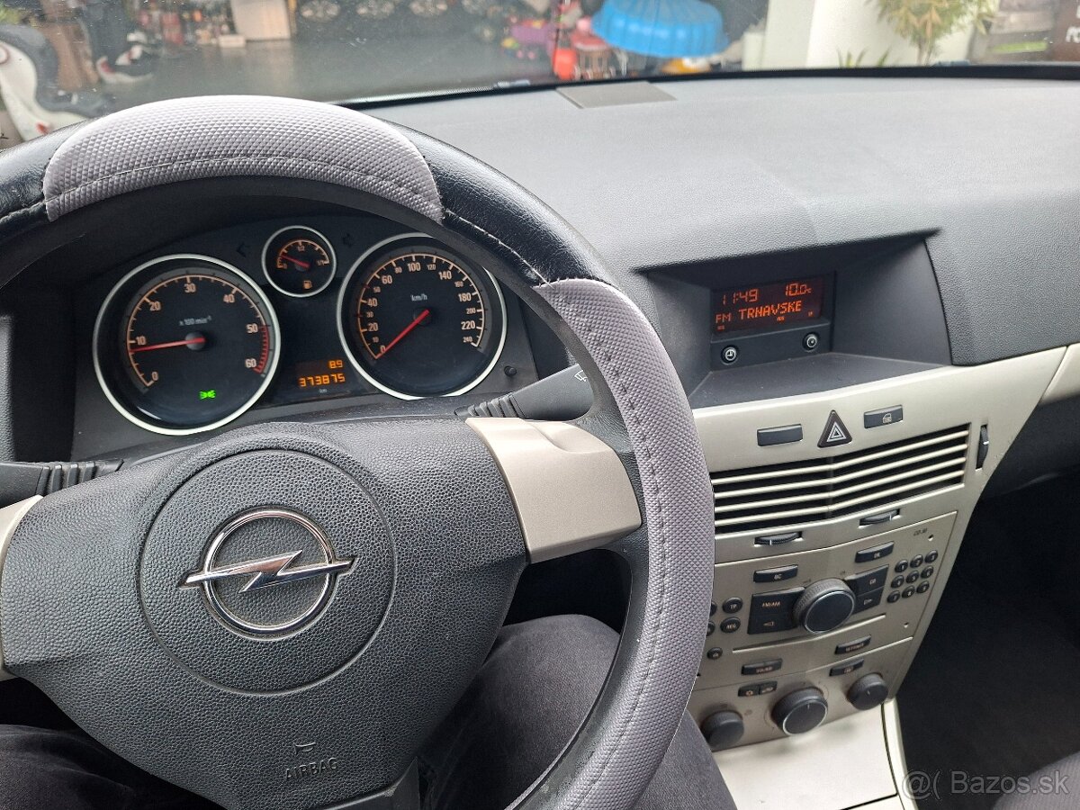 Predám Opel Astra Caravan - 17