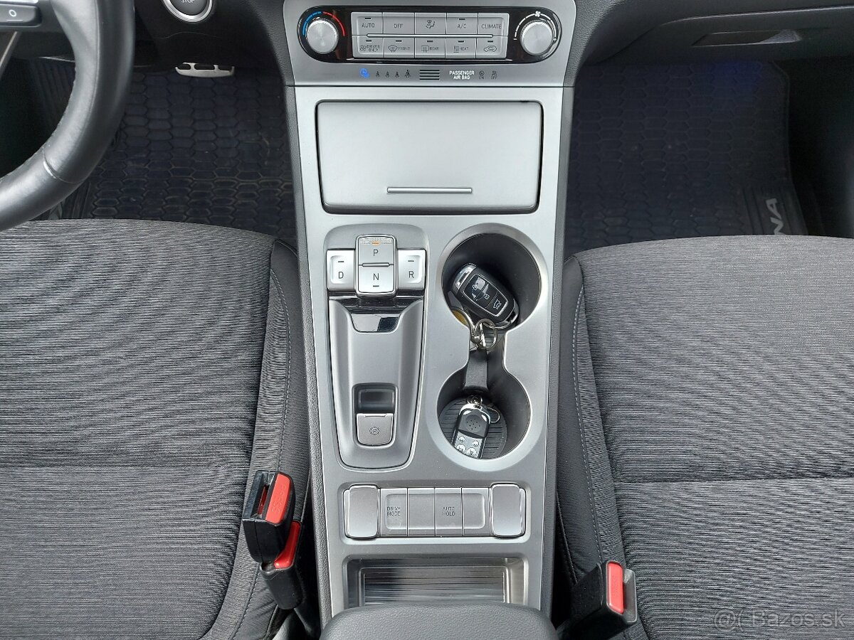 Hyundai Kona Electric 100, servisná kniha, záruka - 17