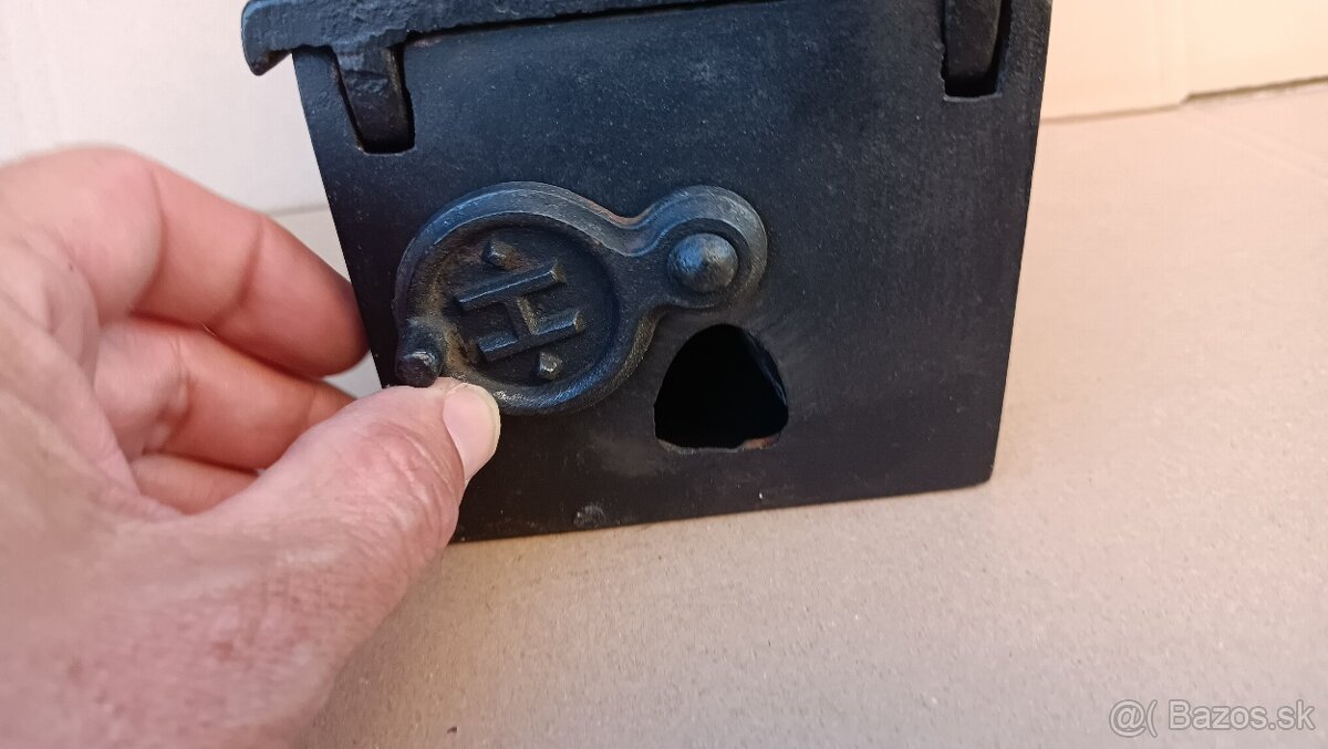 Stará orig. atypická žehlička s komínem. Do sbierky - 17