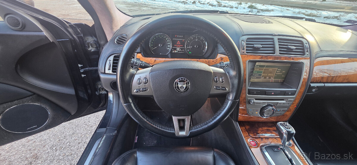 Jaguár XK 4.2 V8 - 17