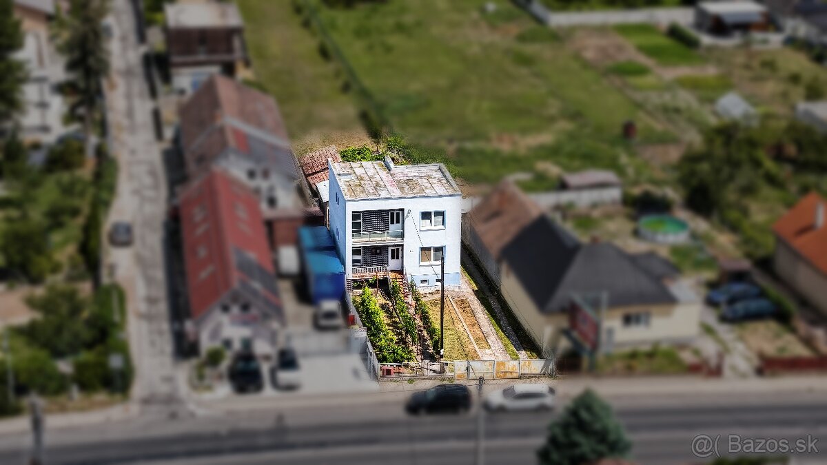 NA PREDAJ RODINNÝ DOM S MOŽNOSŤOU PRESTAVBY NA FIRMU - NITRA - 17