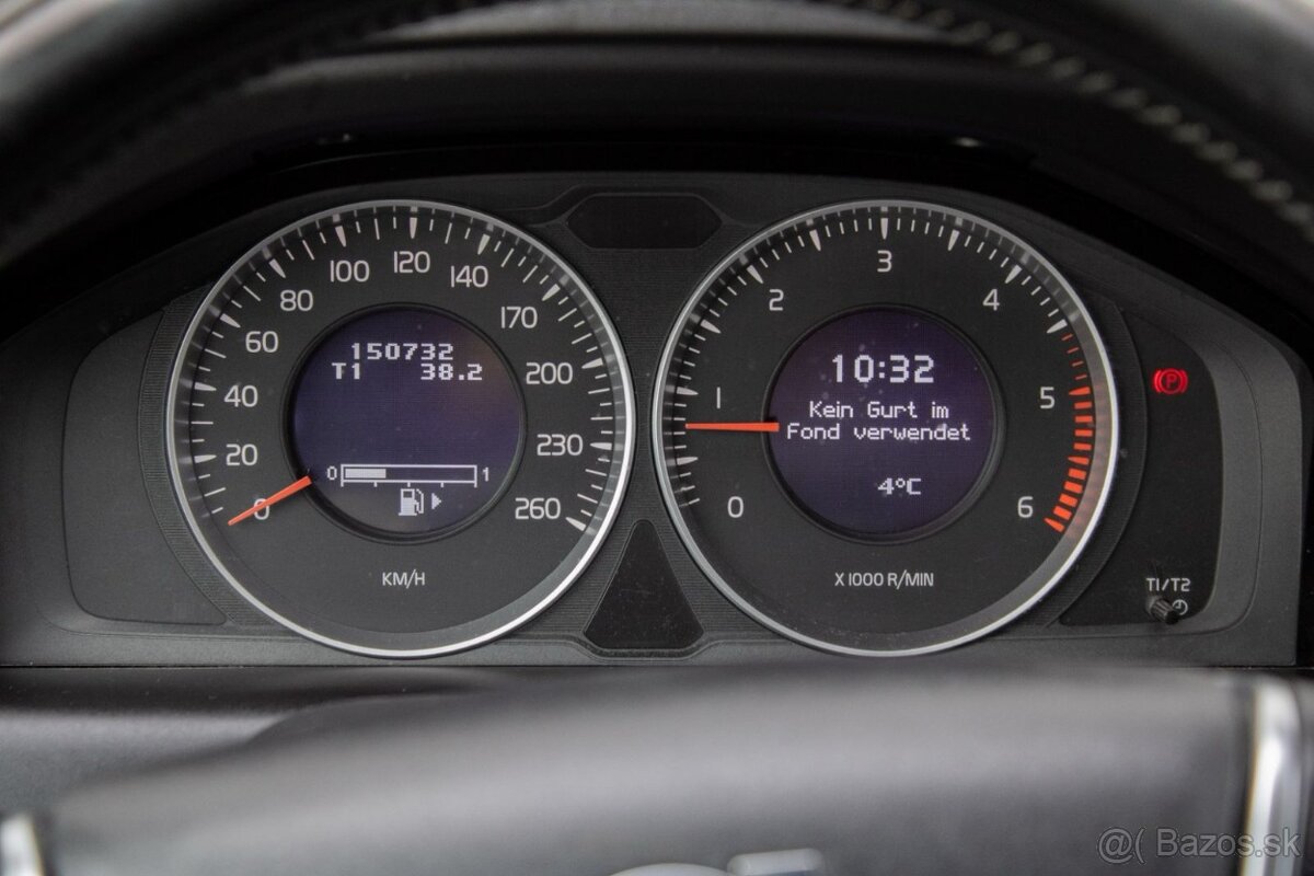 Volvo XC60 D5 AWD Momentum 4X4 - 17